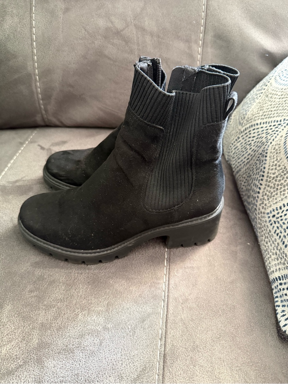 Time and Tru Black Chelsea Lug Sole Ankle Boots